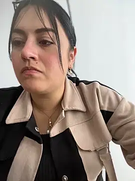 Snapshot of Lesly_10- chatting on 04-28-26, 06:35 Lesly 10- online show from 04-28-26, 06:35