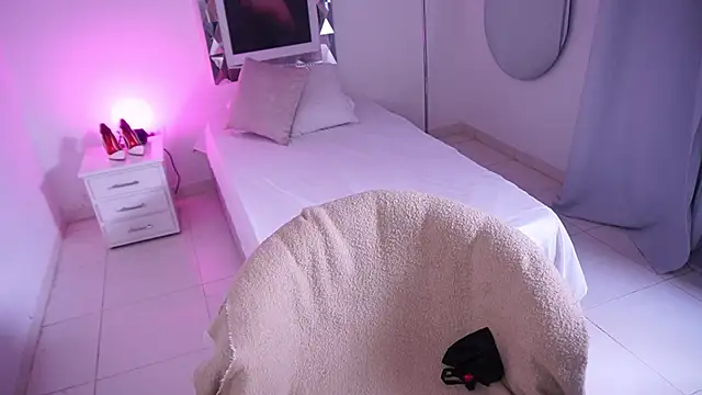 Snapshot of Alondrasparrow2 chatting on 03-02-26, 07:54 Alondrasparrow2 online show from 03-02-26, 07:54