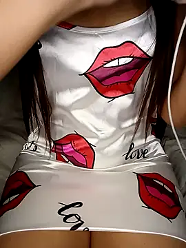 Snapshot of Patrona-fifi chatting on 12-21-24, 10:51 Patrona-fifi online show from 12-21-24, 10:51