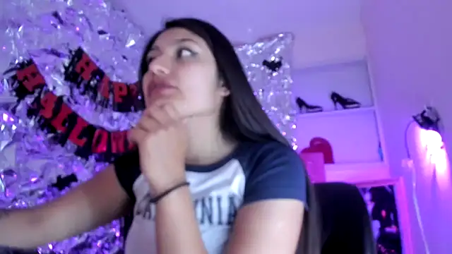 SarahStones online show from 10-25-25, 07:49