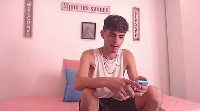 Snapshot of harrytomson_1 chatting on 12-05-24, 05:48 harrytomson 1 online show from 12-05-24, 05:48