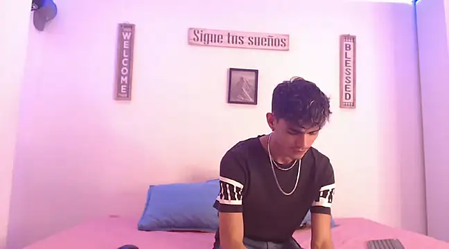 Snapshot of harrytomson_1 chatting on 12-11-24, 05:53 harrytomson 1 online show from 12-11-24, 05:53