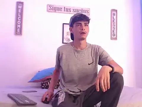 Snapshot of harrytomson_1 chatting on 12-28-24, 01:50 harrytomson 1 online show from 12-28-24, 01:50