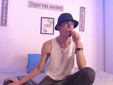 Snapshot of harrytomson_1 chatting on 12-31-24, 04:27 harrytomson 1 online show from 12-31-24, 04:27