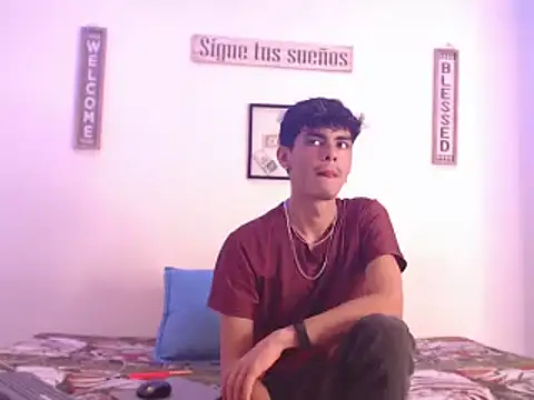 Snapshot of harrytomson_1 chatting on 01-12-25, 06:28 harrytomson 1 online show from 01-12-25, 06:28