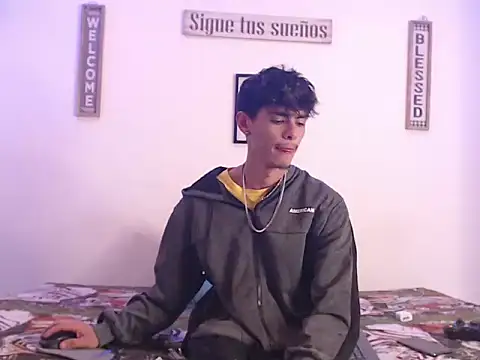 Snapshot of harrytomson_1 chatting on 01-20-25, 04:21 harrytomson 1 online show from 01-20-25, 04:21