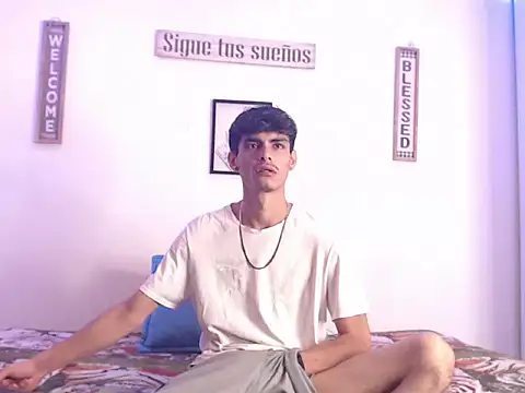 Snapshot of harrytomson_1 chatting on 01-24-25, 06:35 harrytomson 1 online show from 01-24-25, 06:35