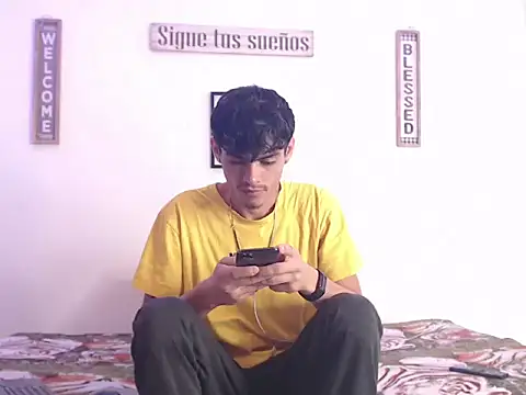 Snapshot of harrytomson_1 chatting on 01-27-25, 03:50 harrytomson 1 online show from 01-27-25, 03:50