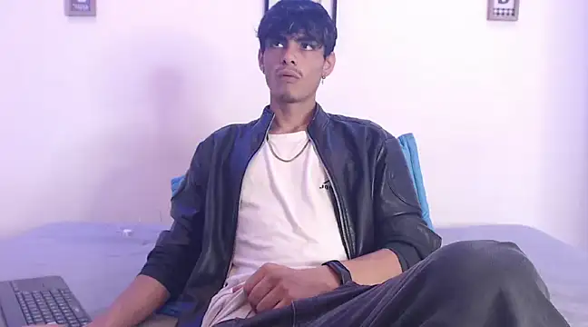 Snapshot of harrytomson_1 chatting on 02-21-25, 10:48 harrytomson 1 online show from 02-21-25, 10:48