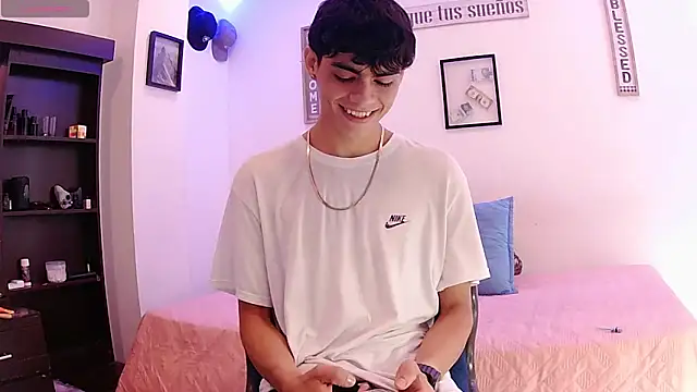 Snapshot of harrytomson_1 chatting on 09-09-25, 03:55 harrytomson 1 online show from 09-09-25, 03:55