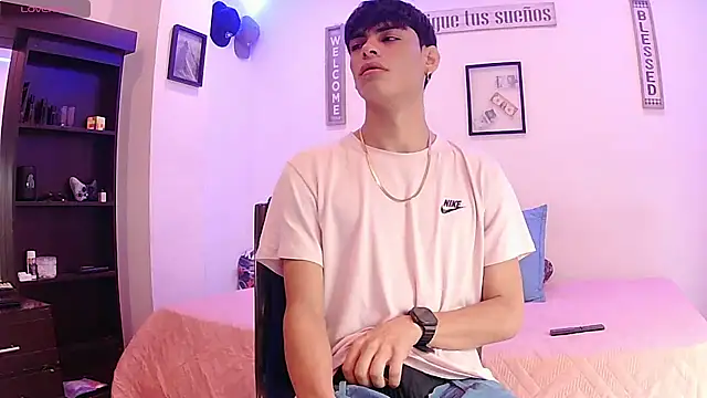 Snapshot of harrytomson_1 chatting on 09-14-25, 08:24 harrytomson 1 online show from 09-14-25, 08:24