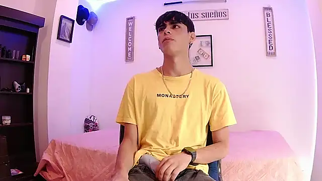 Snapshot of harrytomson_1 chatting on 09-18-25, 06:10 harrytomson 1 online show from 09-18-25, 06:10