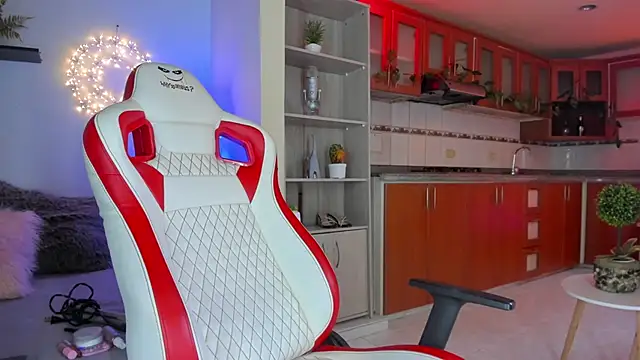 Snapshot of honey_fox1 chatting on 01-22-25, 08:38 honey fox1 online show from 01-22-25, 08:38