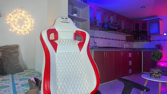 Snapshot of honey_fox1 chatting on 01-28-25, 11:17 honey fox1 online show from 01-28-25, 11:17