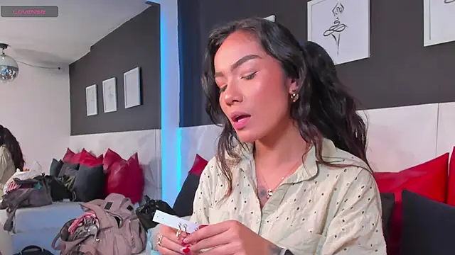 Snapshot of scarlet_castro chatting on 10-24-25, 04:47 scarlet castro online show from 10-24-25, 04:47