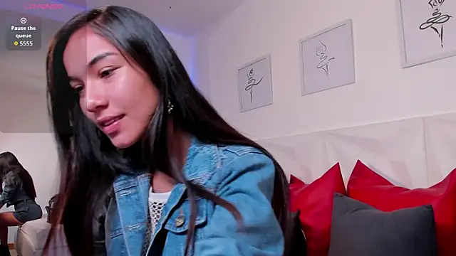 Snapshot of scarlet_castro chatting on 12-19-25, 04:14 scarlet castro online show from 12-19-25, 04:14