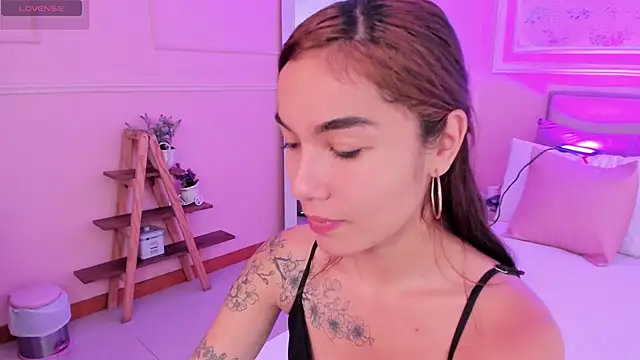 Snapshot of scarlet_castro chatting on 02-27-26, 04:51 scarlet castro online show from 02-27-26, 04:51