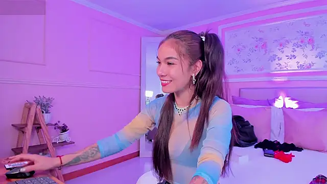 Snapshot of scarlet_castro chatting on 02-28-26, 08:21 scarlet castro online show from 02-28-26, 08:21