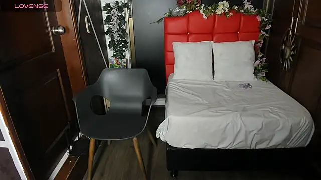 SexyNaf online show from 12-18-25, 08:04