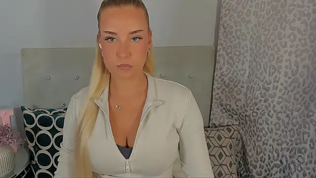 Snapshot of KristyHoney chatting on 07-09-26, 02:10 KristyHoney online show from 07-09-26, 02:10