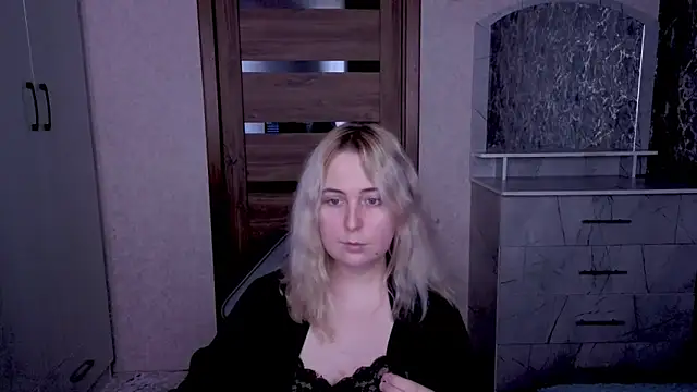 Snapshot of Kristy-Max chatting on 04-28-26, 02:27 Kristy-Max online show from 04-28-26, 02:27