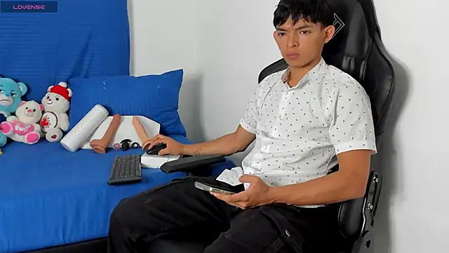 Tonny twink  online show from 04-19-26, 01:49