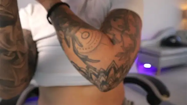 ashleyvalirya online show from 04-01-26, 07:55