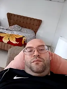 Snapshot of 0777edi chatting on 03-19-25, 10:44 0777edi online show from 03-19-25, 10:44