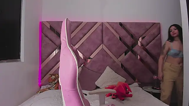 Snapshot of saori_9b chatting on 12-21-25, 12:07 saori 9b online show from 12-21-25, 12:07