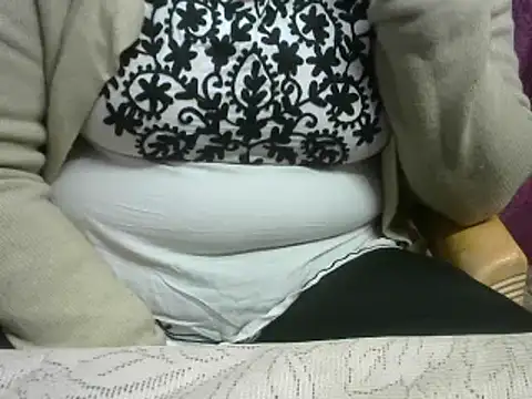 Snapshot of yours_jassi chatting on 12-17-24, 07:40 yours jassi online show from 12-17-24, 07:40