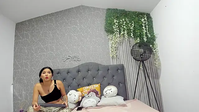 Snapshot of JustiinJazmin chatting on 02-11-25, 06:22 JustiinJazmin online show from 02-11-25, 06:22