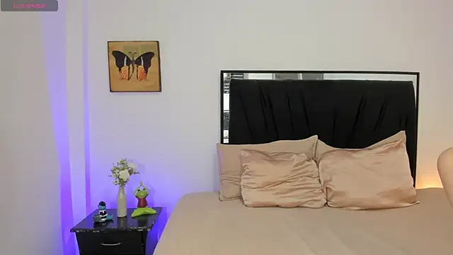 lilithTeen1  online show from 10-16-25, 02:23