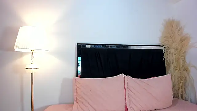 lilithTeen1  online show from 03-26-26, 08:14