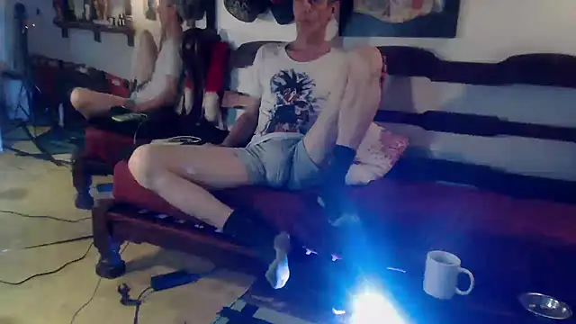 laye19 online show from 11-22-25, 02:43