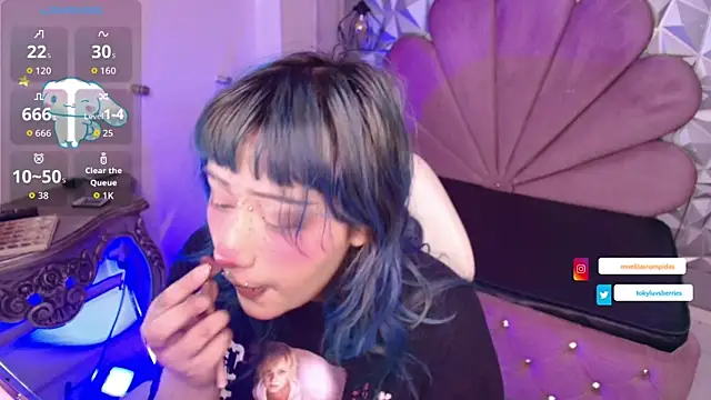 toky doll online show from 11-25-25, 05:24