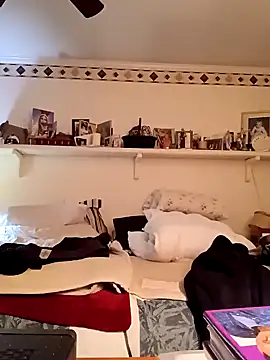 Snapshot of Hand69someguy chatting on 12-04-24, 12:52 Hand69someguy online show from 12-04-24, 12:52