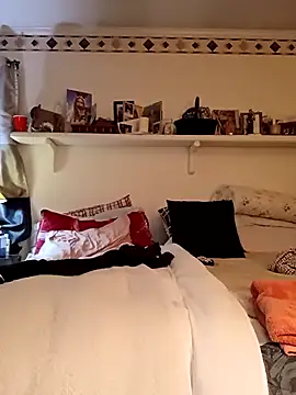 Snapshot of Hand69someguy chatting on 03-08-25, 08:33 Hand69someguy online show from 03-08-25, 08:33