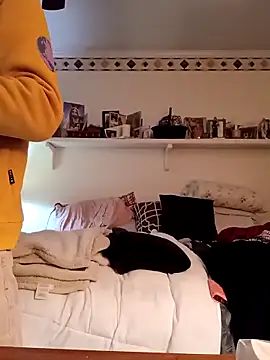 Snapshot of Hand69someguy chatting on 03-21-25, 11:34 Hand69someguy online show from 03-21-25, 11:34