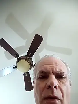 Snapshot of Hand69someguy chatting on 10-29-25, 03:58 Hand69someguy online show from 10-29-25, 03:58