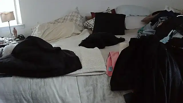 Snapshot of Hand69someguy chatting on 11-18-25, 08:24 Hand69someguy online show from 11-18-25, 08:24