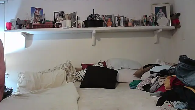 Snapshot of Hand69someguy chatting on 11-23-25, 12:54 Hand69someguy online show from 11-23-25, 12:54