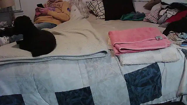 Snapshot of Hand69someguy chatting on 11-24-25, 02:11 Hand69someguy online show from 11-24-25, 02:11