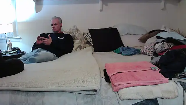 Snapshot of Hand69someguy chatting on 11-24-25, 09:03 Hand69someguy online show from 11-24-25, 09:03