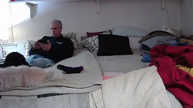 Snapshot of Hand69someguy chatting on 12-02-25, 02:39 Hand69someguy online show from 12-02-25, 02:39