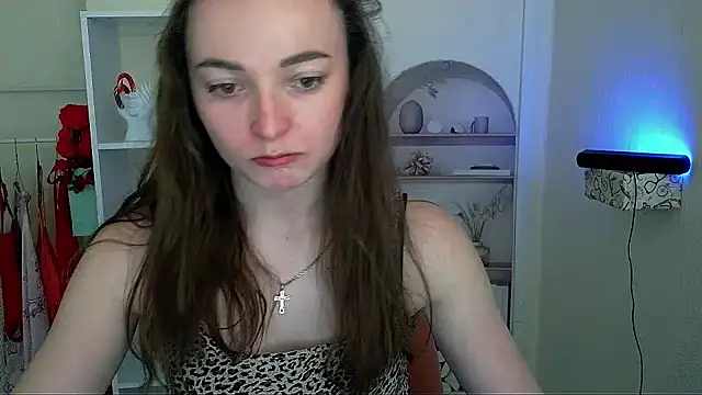  Barbie Kiss  online show from 05-11-26, 09:37