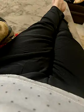 Snapshot of heena13 chatting on 11-15-25, 02:24 heena13 online show from 11-15-25, 02:24