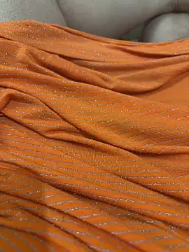 Snapshot of heena13 chatting on 11-18-25, 02:54 heena13 online show from 11-18-25, 02:54