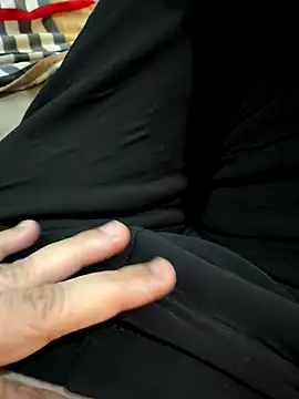 Snapshot of heena13 chatting on 11-19-25, 08:58 heena13 online show from 11-19-25, 08:58