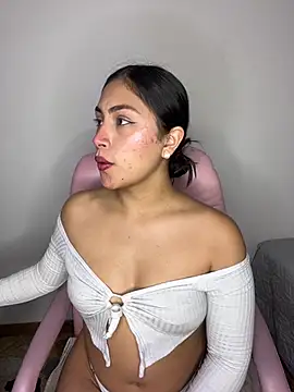 Snapshot of _Danaa chatting on 03-21-25, 07:13 Danaa online show from 03-21-25, 07:13