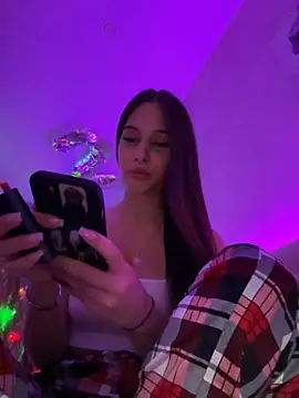 Snapshot of EricaWalls chatting on 12-06-24, 10:19 EricaWalls online show from 12-06-24, 10:19